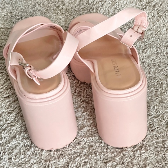 woman shoes - Picture 2 of 3